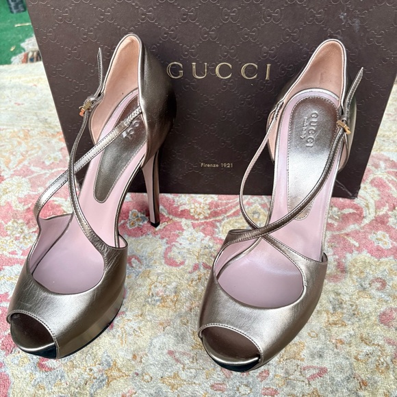 Gucci Women's Gold Peep Toe Heels Size 38 - Picture 9 of 10